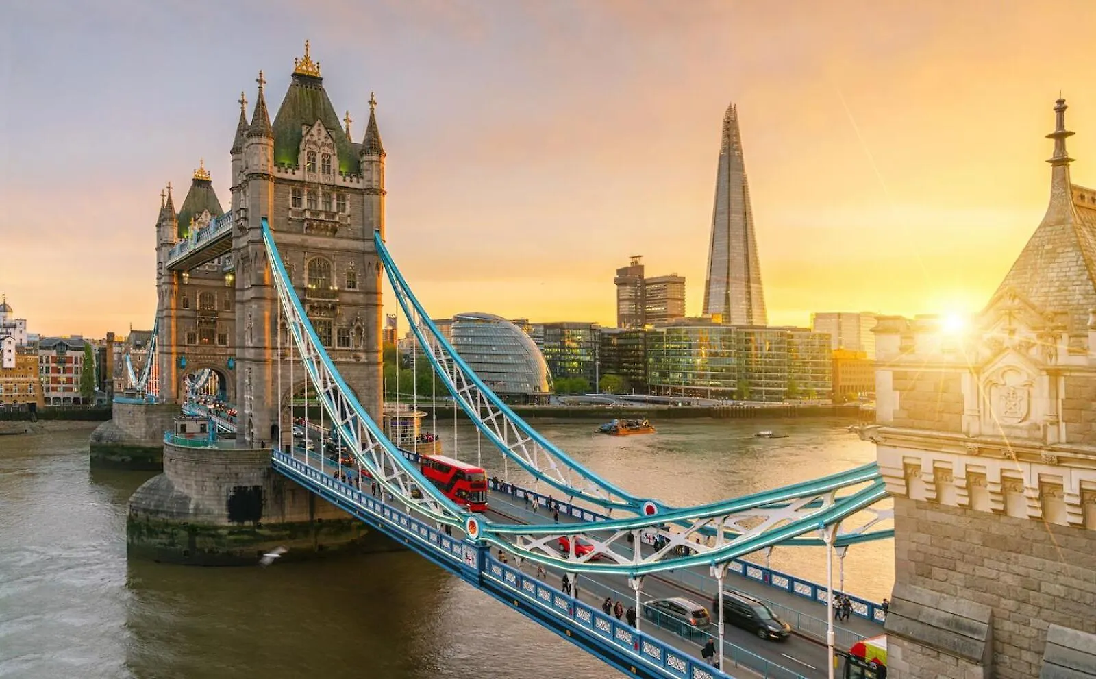 Tower Bridge Rainbow Suites location