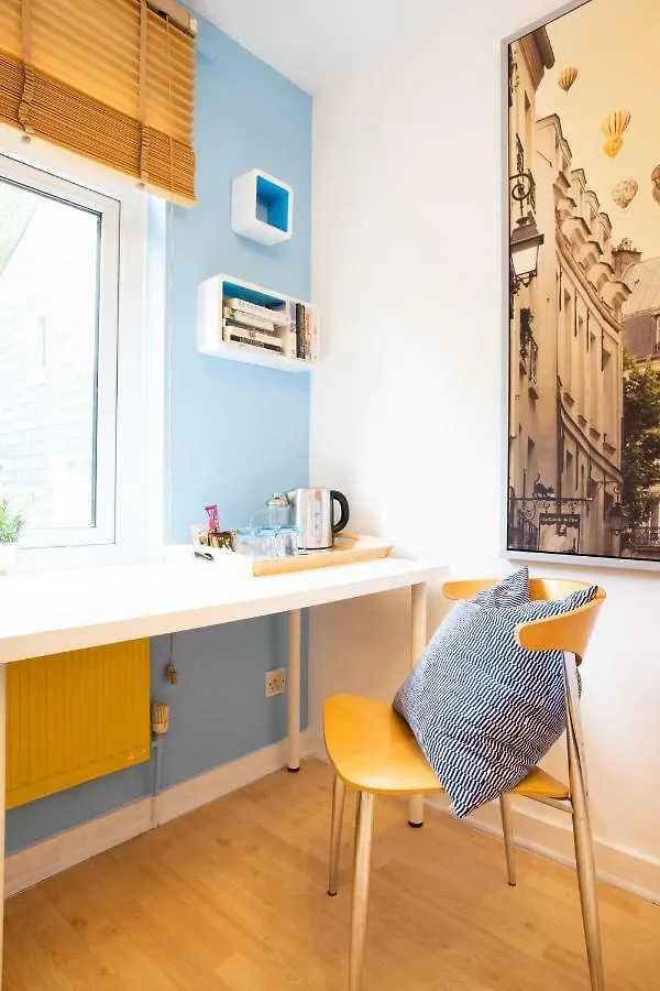 Tower Bridge Rainbow Suites London 3*,